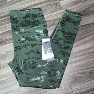 •NWT• Glyder Camo Leggings